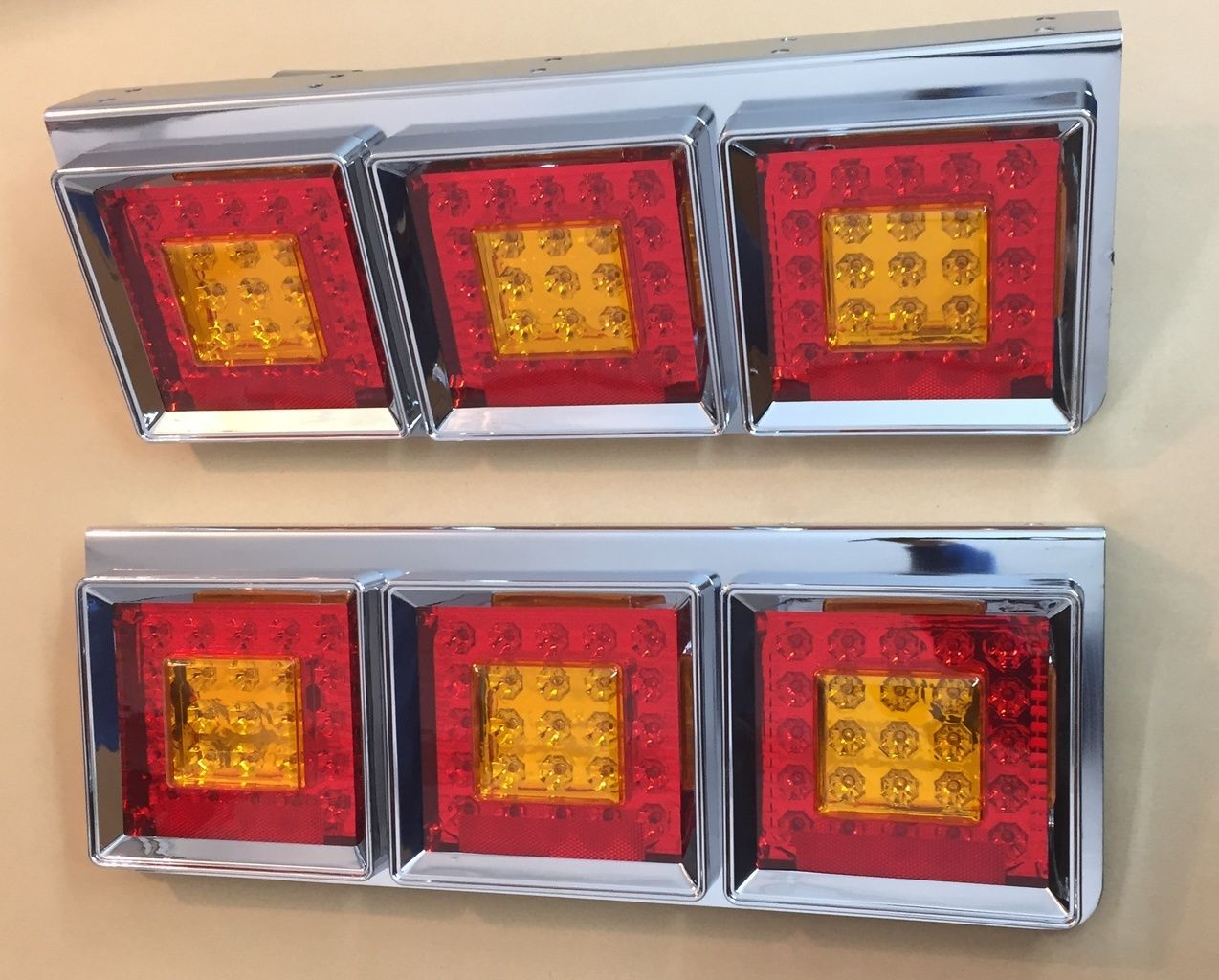 Комплект LED хромирани задни светлини – 3 квадратни стоп лампи тип „хамбургер“