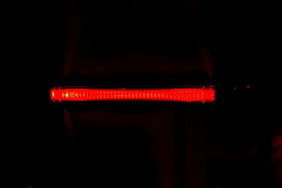 Long feu de gabarit à LED rouge 12/24 V – 250 x 24,6 mm, entraxe de fixation 230 mm