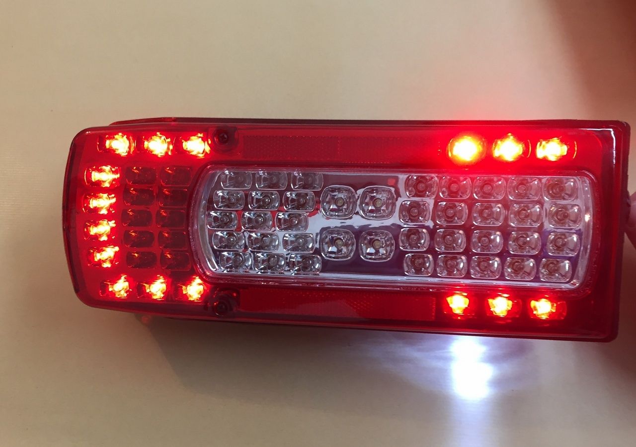 Linke LED-Rückleuchte – geeignet für Volvo FH/FM12-16