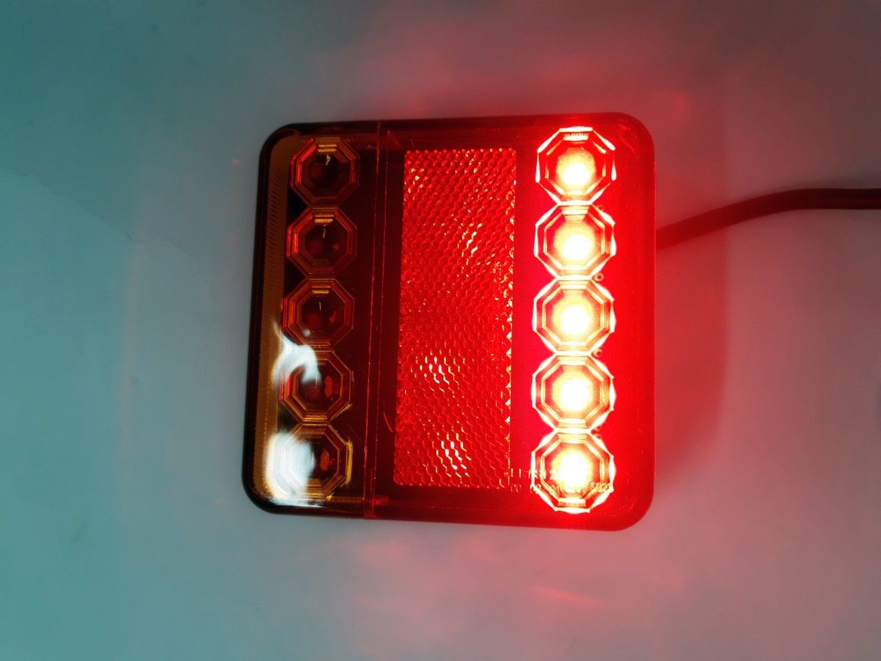 Petit feu arrière carré à LED pour remorque – lampe arrière 12 V homologuée E