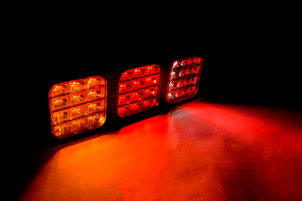 UNISTAR-V LED Rear Combination Light, 9–33V, Left/Right, 285×102×33 mm