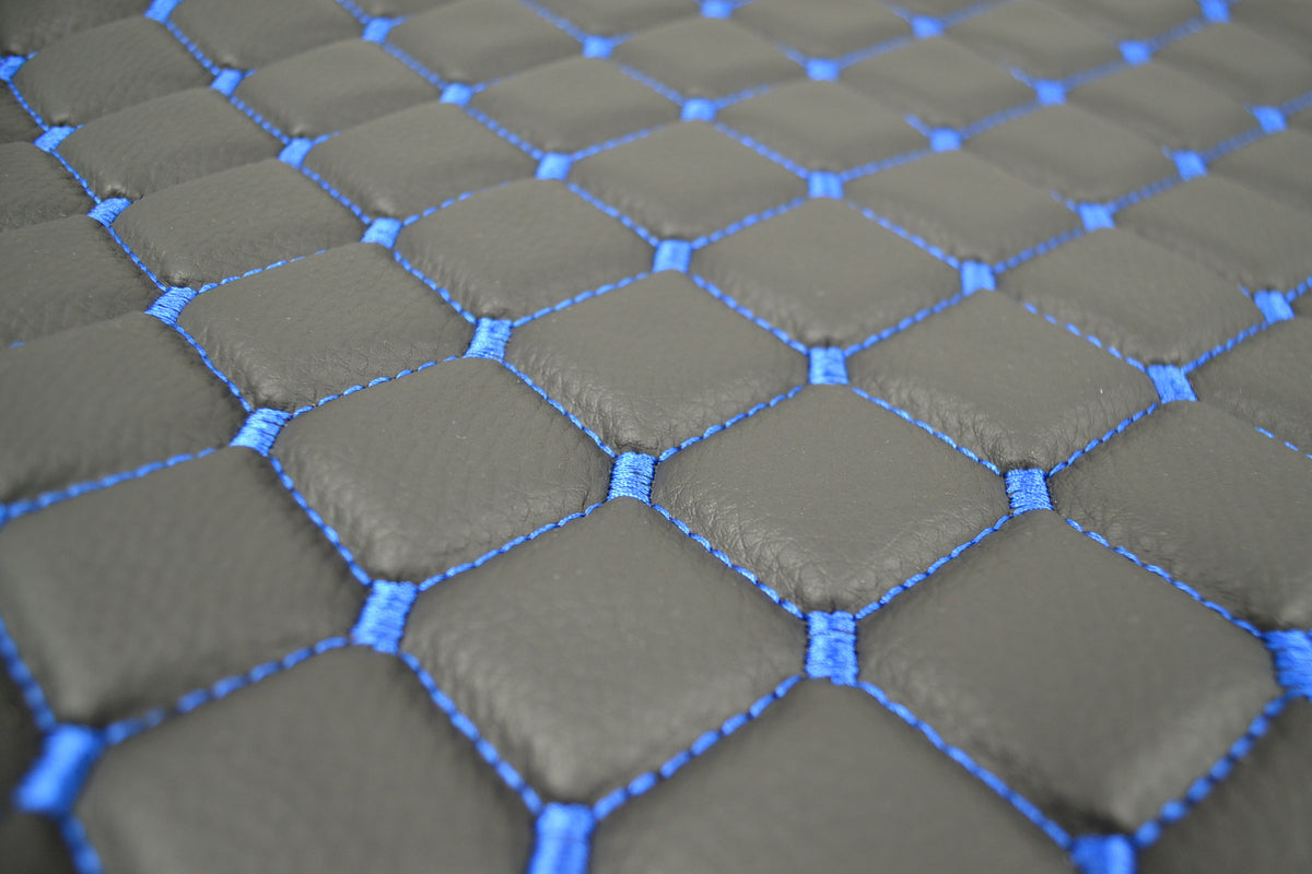 Tapis de tableau de bord noir en cuir synthétique (éco-cuir) – surpiqûres bleues, adapté pour DAF XF/XG/XG+, 2021+