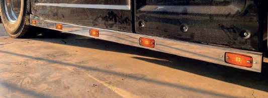 Arceau latéral pour spoilers – Profilé avec ouvertures pour feux de gabarit adapté pour Mercedes Actros MP4–MP5