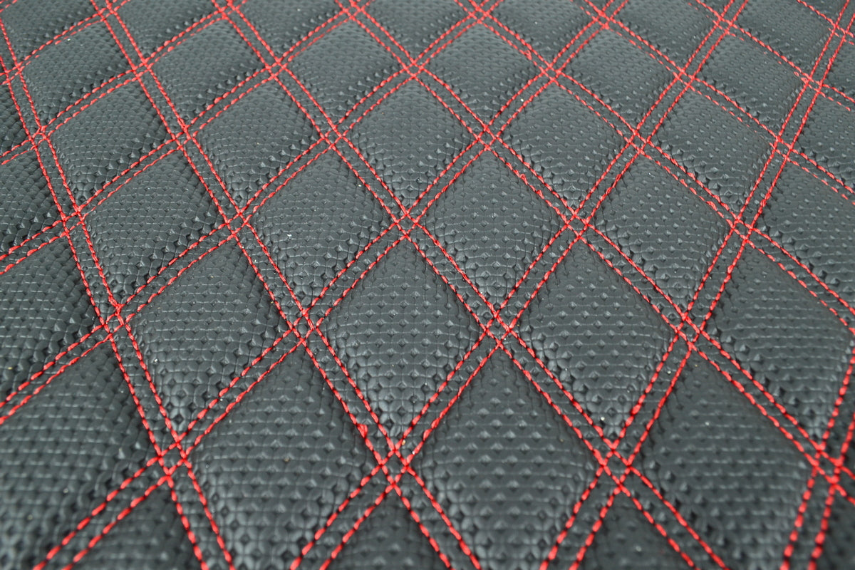 Fußmattensatz geeignet für DAF XG 2022+ – langer Radstand, 8-teilig, schwarzes Kunstleder (Eco-Leder) mit doppelter roter Ziernaht