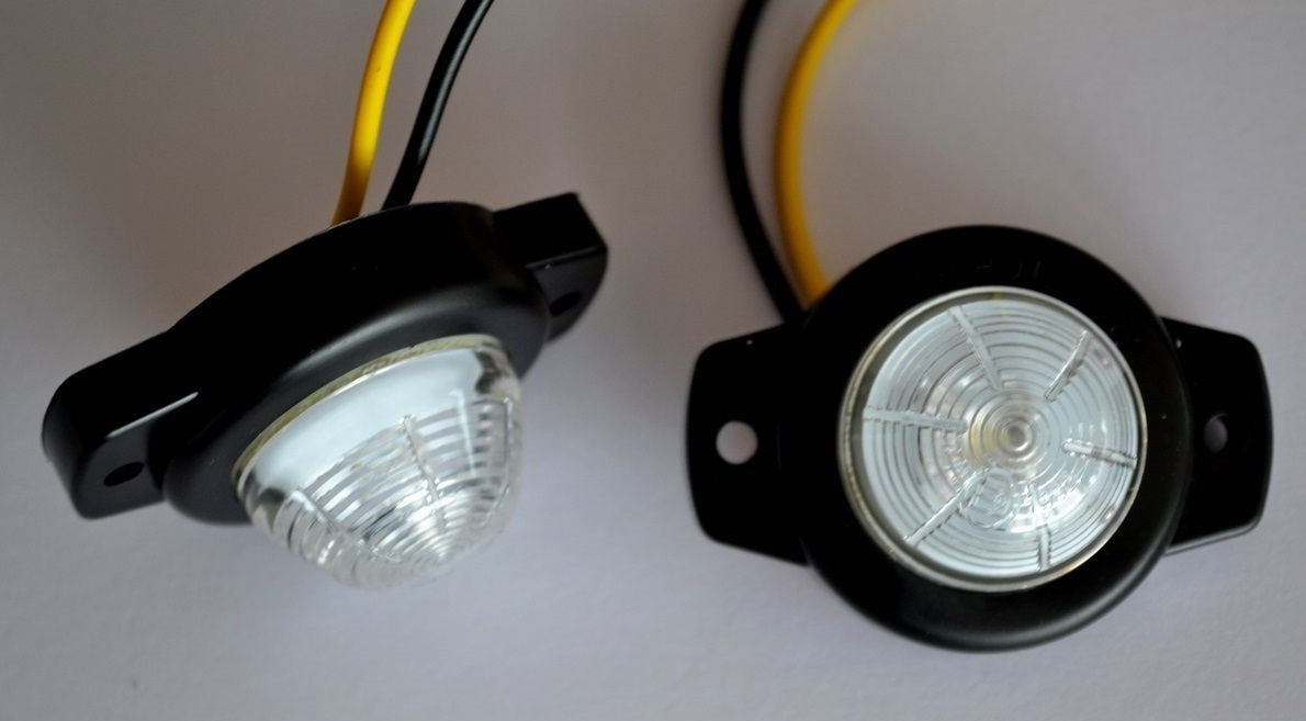 Petit feu de gabarit rond à LED blanc 12/24 V, 420 mm, base noire