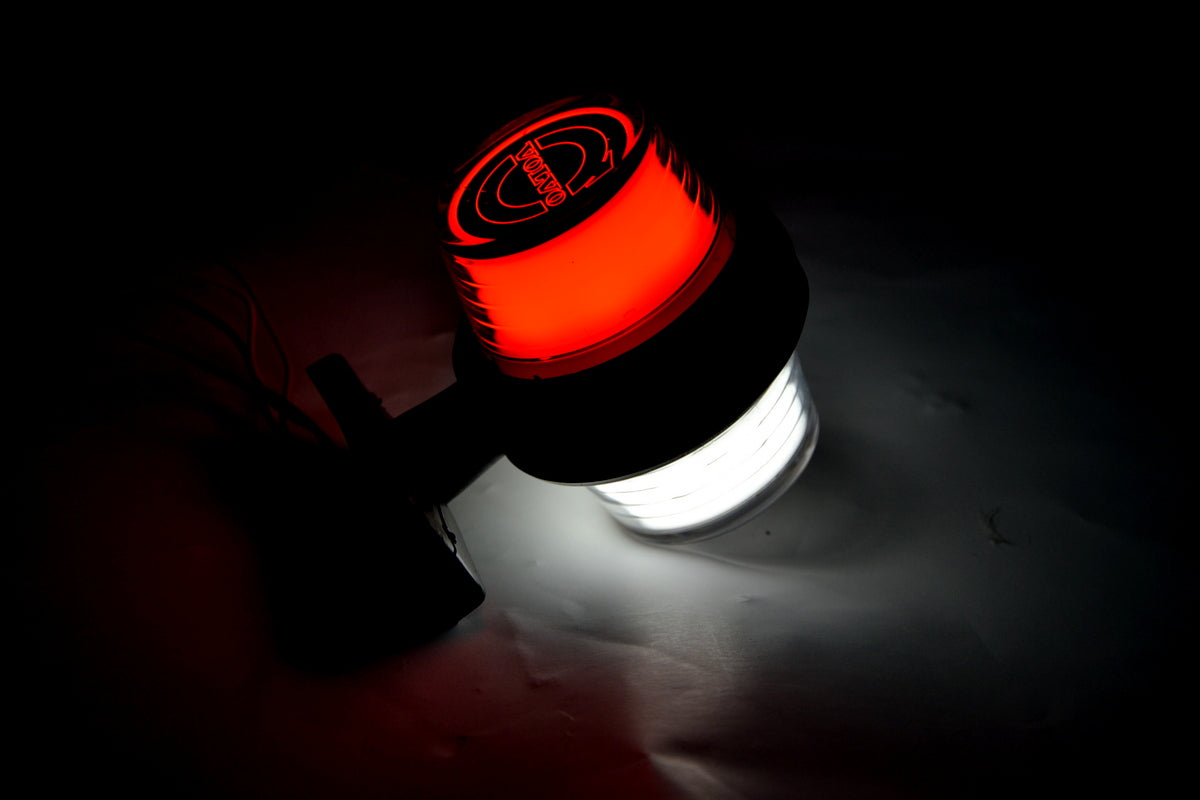 Неонен габаритен страничен фар – червен/бял, подходящ за Volvo Logo, 12/24V, 110 x 90 mm, гумена основа 720 mm