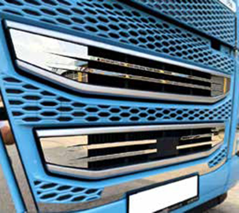 Jeu d’enjoliveurs de calandre avant inférieure en inox, 3 pièces, adapté pour Volvo FH4 2020+, 1430 x 125 mm et 560 x 115 mm