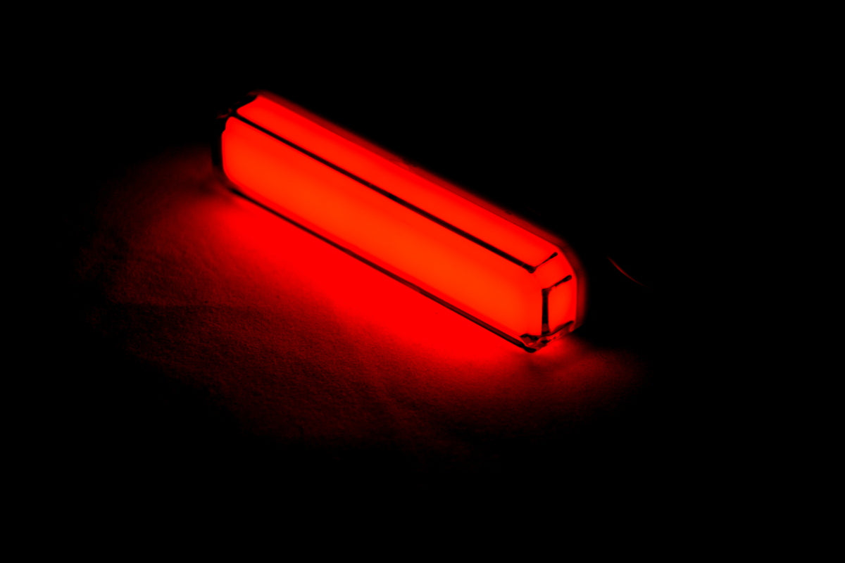 Κόκκινο LED neon πλαϊνό φανό θέσης – 12/24V, 80 x 20 x 20 mm, στήριξη με κλιπ και κρυφή βίδα