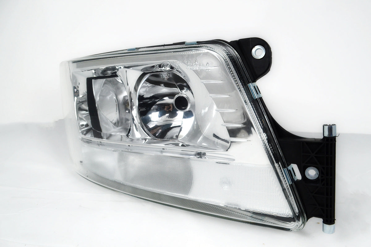 Десен фар – подходящ за MAN TGX (2009+)