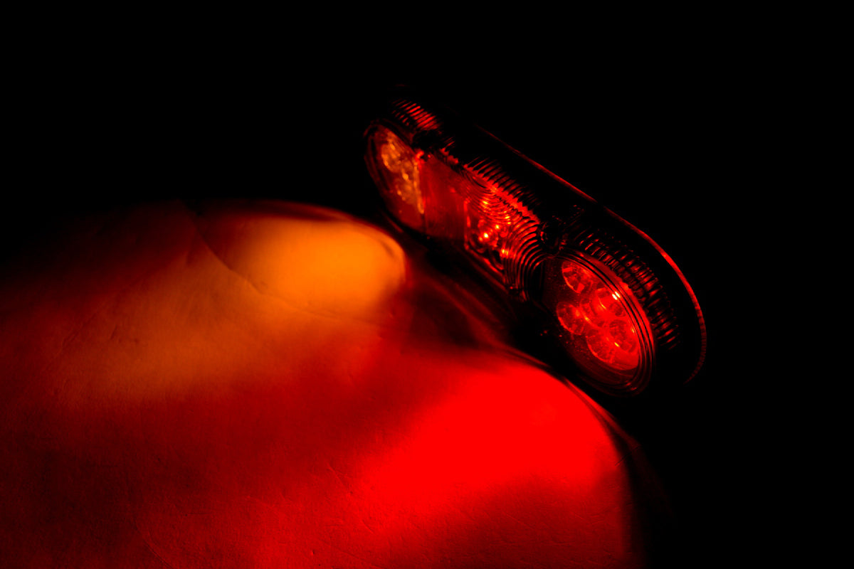 Feu arrière gauche LED ovale, 3 fonctions, 12/24 V, 205×80×53 mm