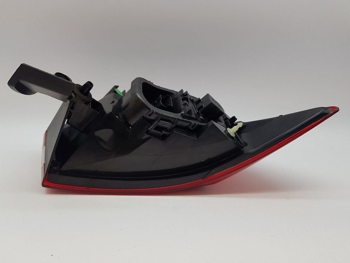 Rechtes Rücklicht geeignet für Renault Clio IV – 2012–2020, karosseriemontiert, ohne Lampenträger