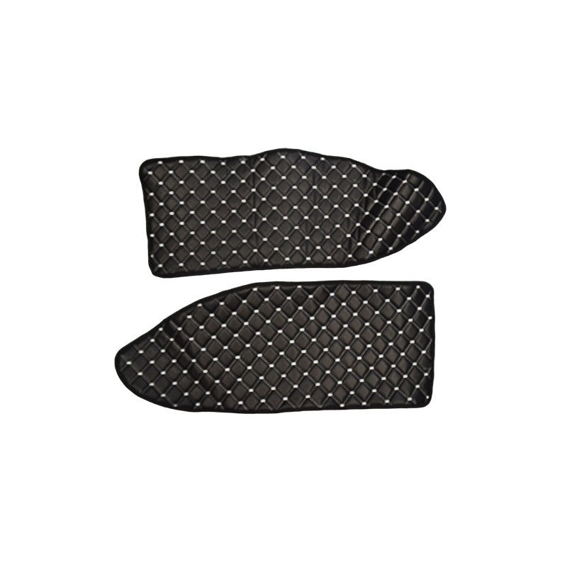 Σετ πατάκια πόρτας – 2 τμχ., τεχνητό δέρμα (eco leather), μαύρο με λευκές ραφές, κατάλληλο για Mercedes MP2/MP3 (2003–2010)