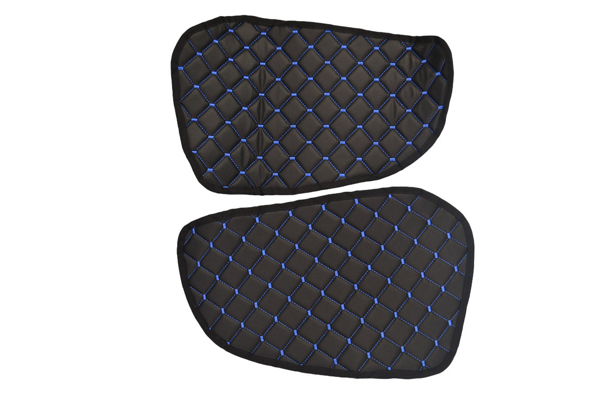 Türmatten – 2-teiliger Kunstleder (Eco-Leder) Satz, Schwarz mit blauen Nähten, geeignet für Scania R 2005–2016
