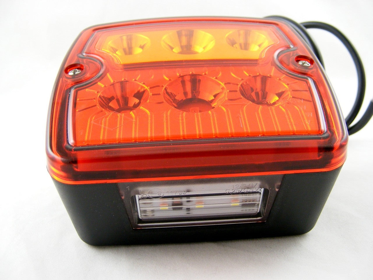 Kleine LED-Heckleuchte für Anhänger und Lkw – 6 Dioden, 12/24 V