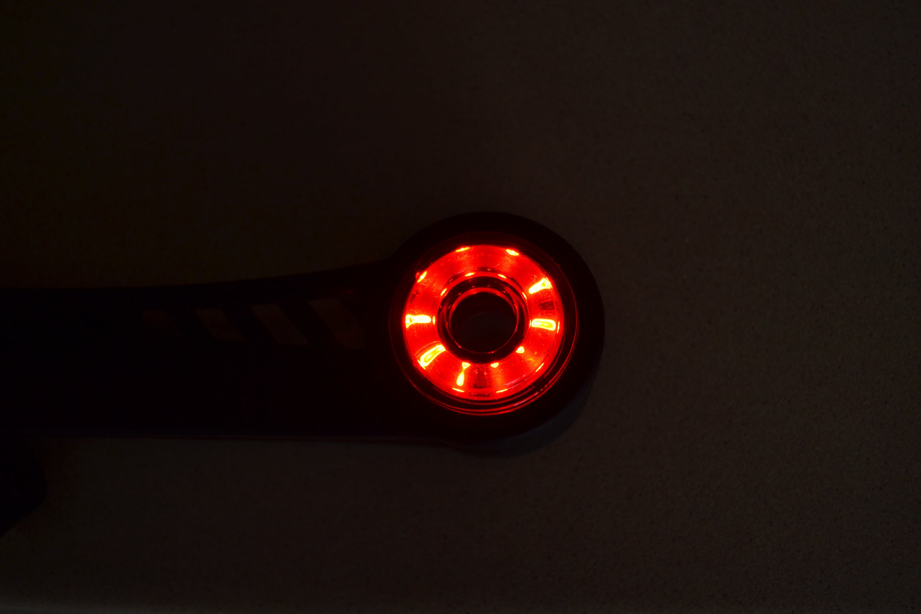 Feu de gabarit LED corne, rouge/blanc, 10 LED, 24 V, 230 x 160 x 5 mm, entraxe de fixation 80 mm