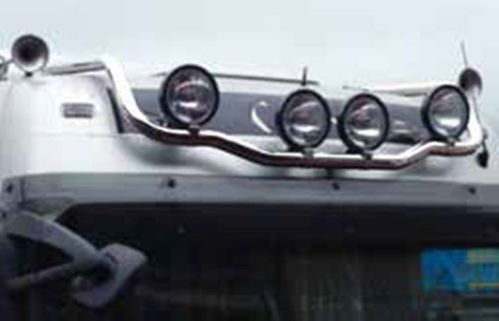 Barre de protection de toit supérieure – Courbée, 60 mm, inox, adaptée pour Mercedes Actros MP3