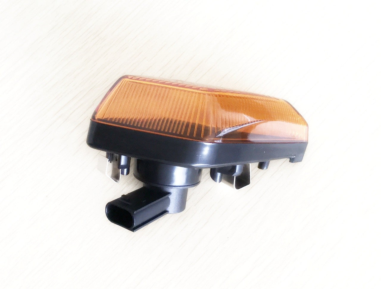 Left Turn Signal Lamp – suitable for Mercedes Actros MP4, With Bulb Holder and Connector