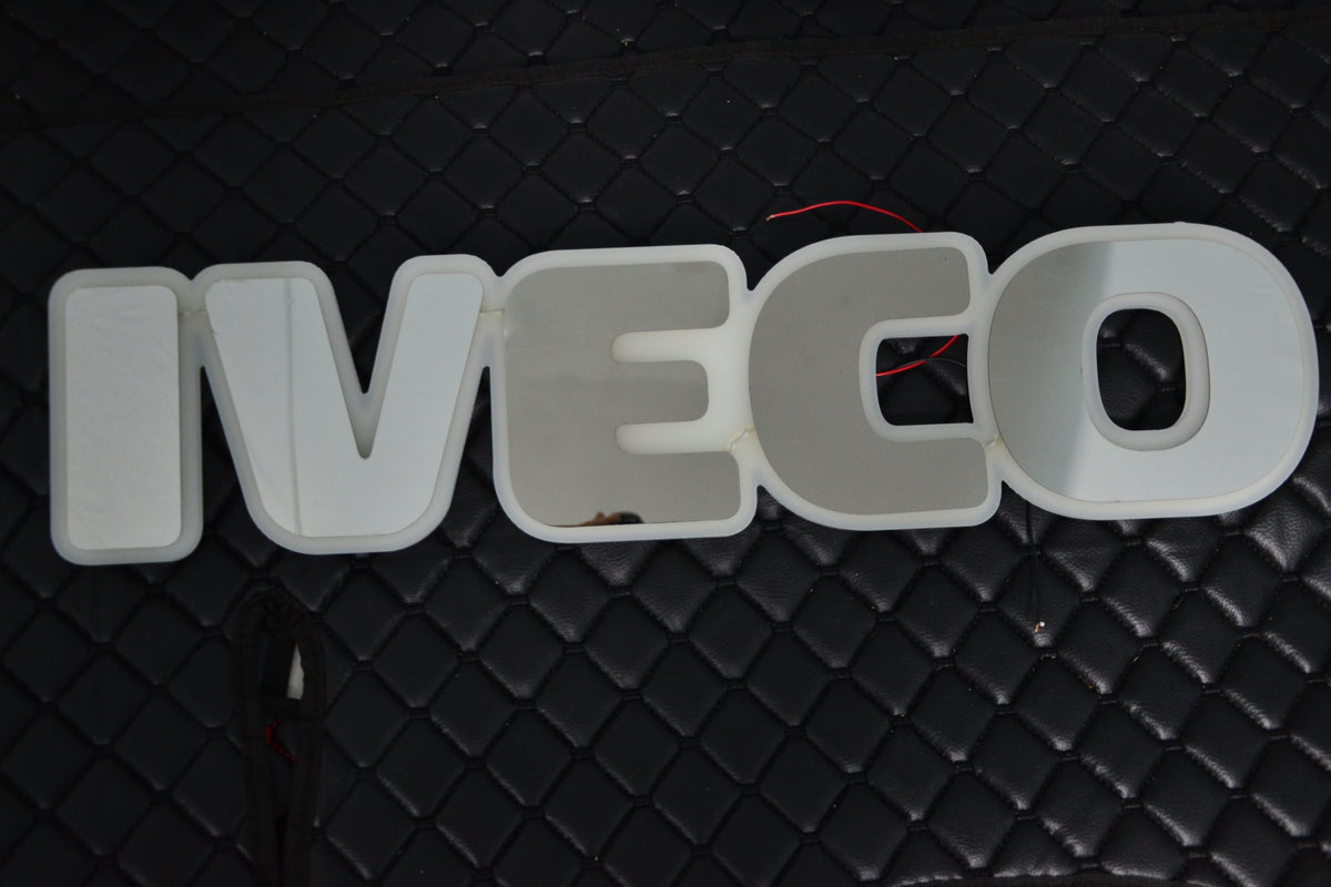 Φωτιζόμενη πινακίδα εμπρόσθιας γρίλιας – κίτρινος φωτισμός, 24V, 60×13×2 cm, κατάλληλο για IVECO