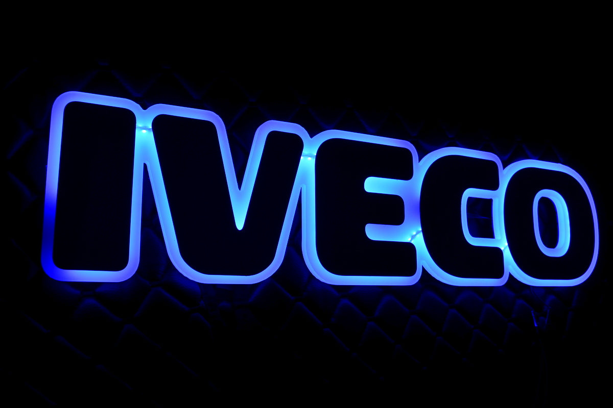 Enseigne de calandre éclairée – adaptée pour Iveco, lumière bleue, 24 V, 60×13×2 cm