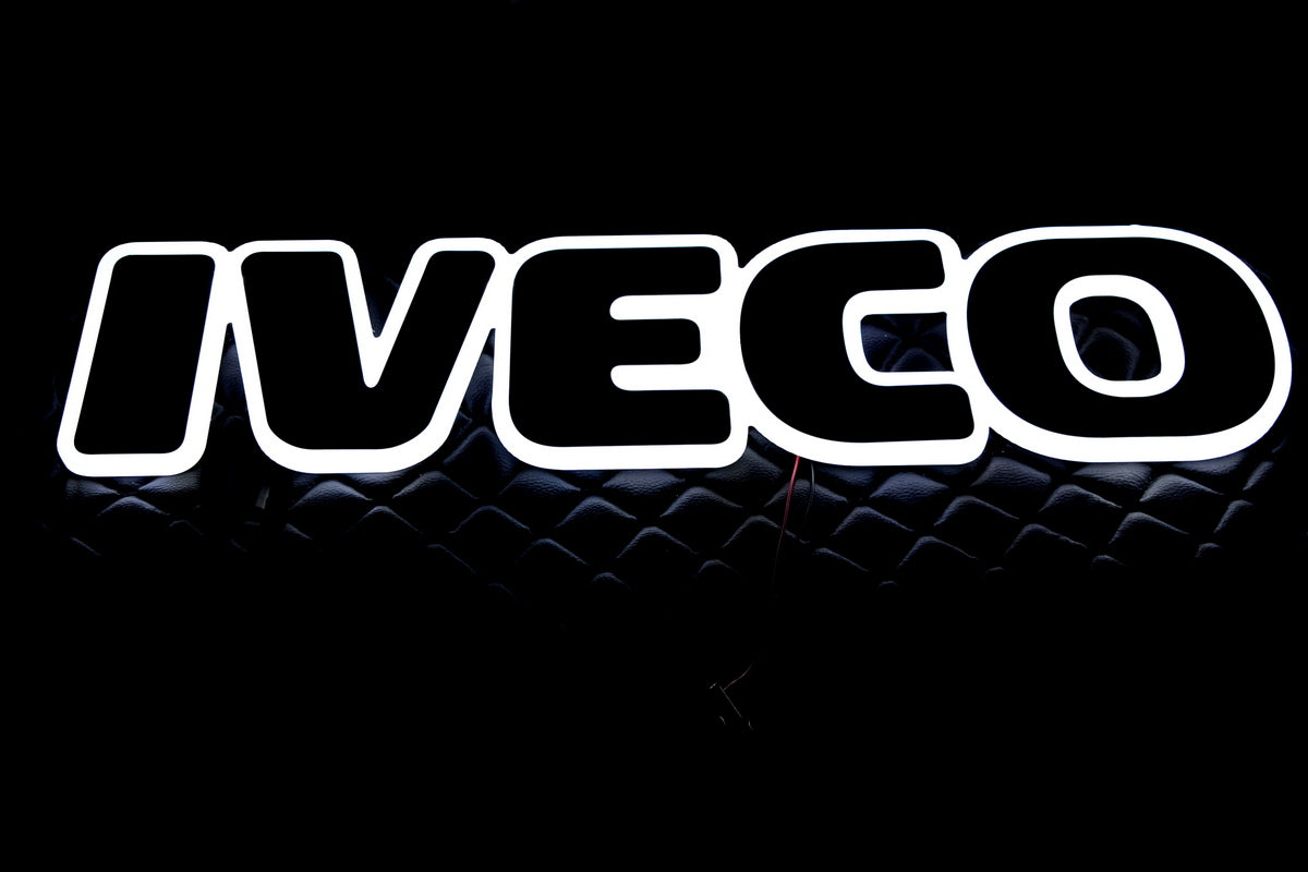 Φωτιζόμενο σήμα μάσκας εμπρός – κατάλληλο για Iveco, λευκό φως, 24 V, 60×13×2 cm