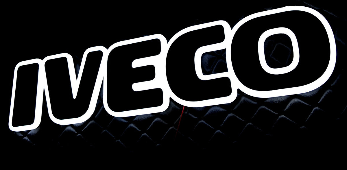 Φωτιζόμενο σήμα μάσκας εμπρός – κατάλληλο για Iveco, λευκό φως, 24 V, 60×13×2 cm