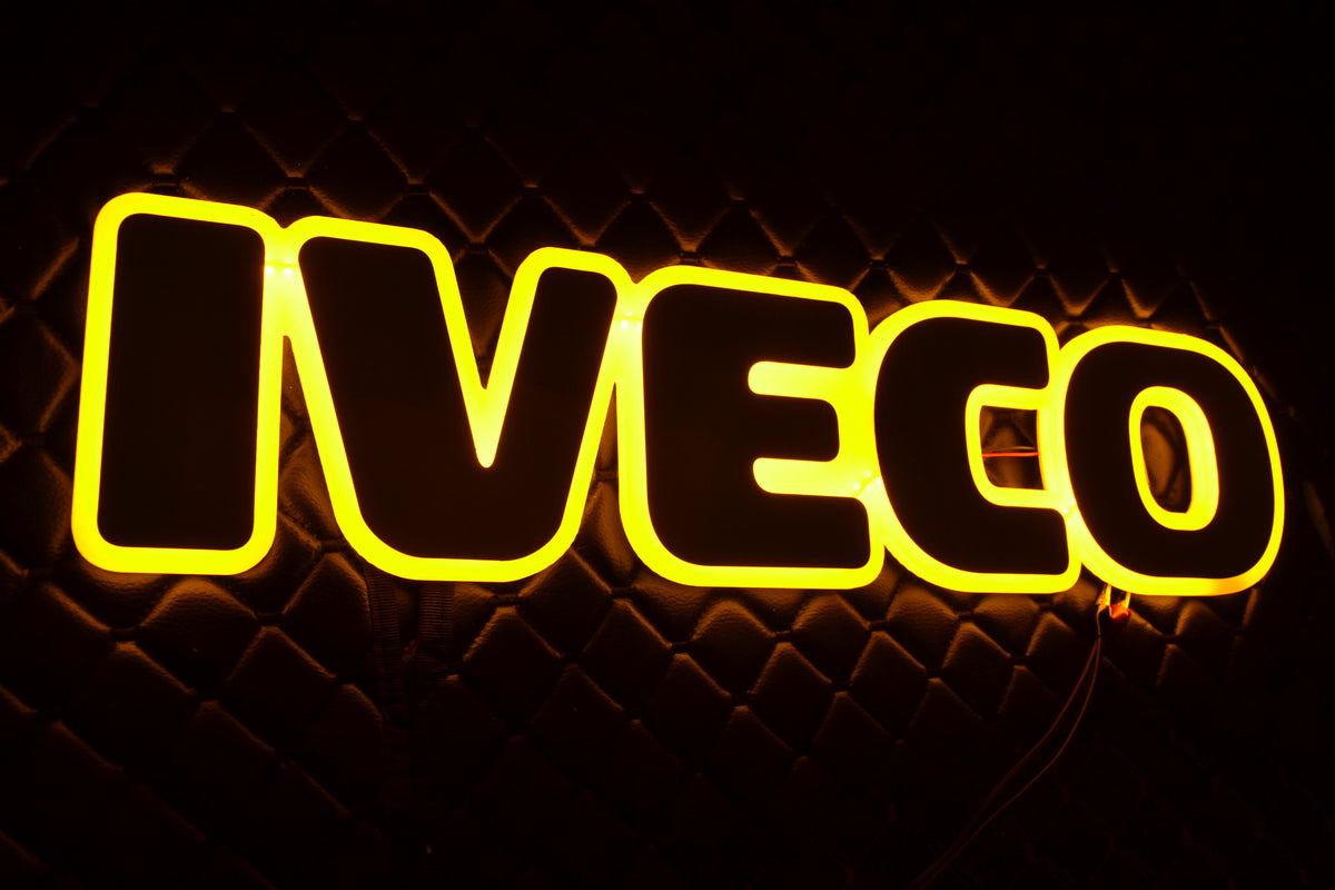 Φωτιζόμενη πινακίδα εμπρόσθιας γρίλιας – κίτρινος φωτισμός, 24V, 60×13×2 cm, κατάλληλο για IVECO