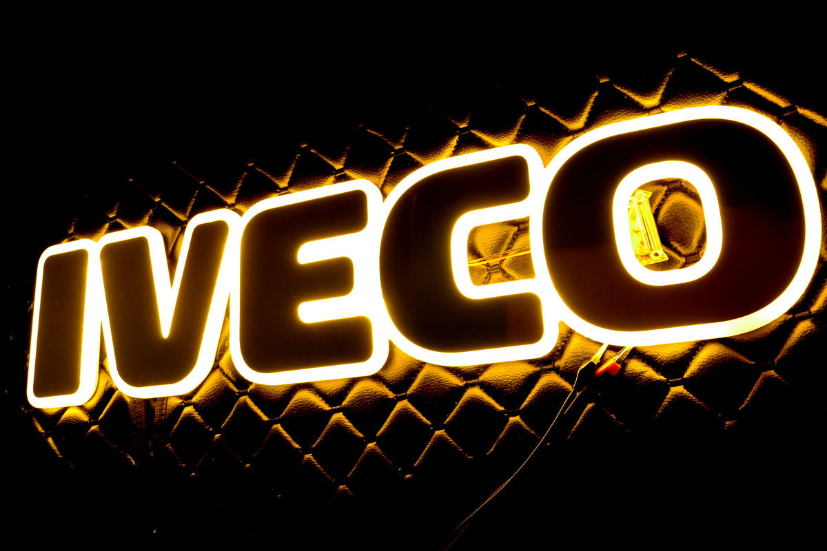 Φωτιζόμενη πινακίδα εμπρόσθιας γρίλιας – κίτρινος φωτισμός, 24V, 60×13×2 cm, κατάλληλο για IVECO