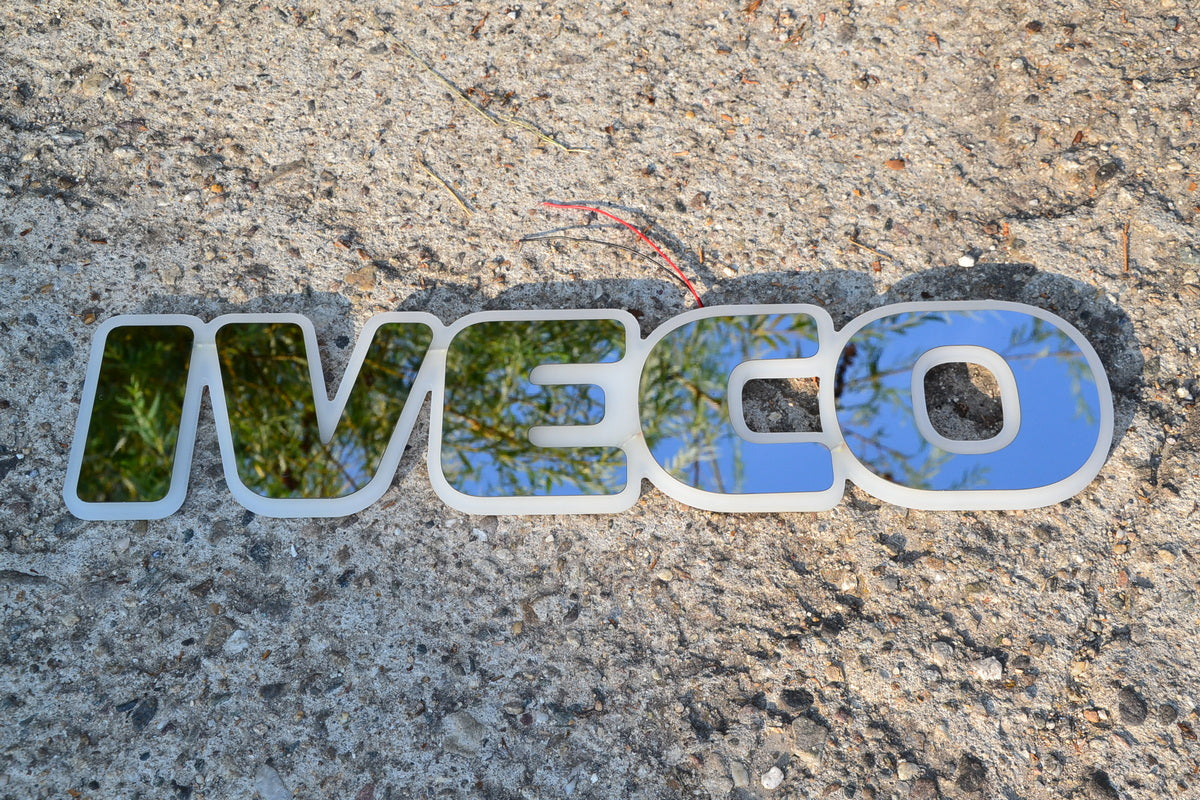 Φωτιζόμενη πινακίδα γρίλιας – πράσινος φωτισμός, 24V, 60×13×2 cm, κατάλληλο για Iveco