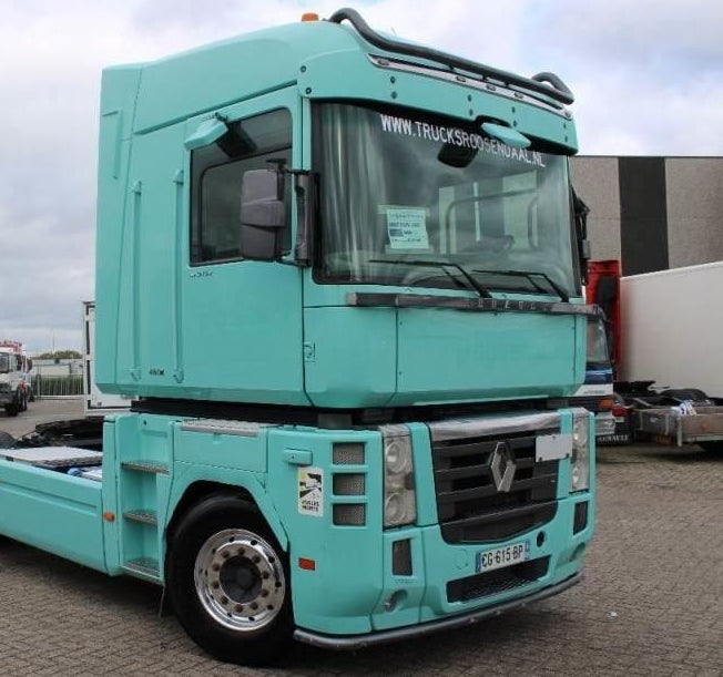 Pare-buffle avant inférieur – adapté pour Renault Magnum