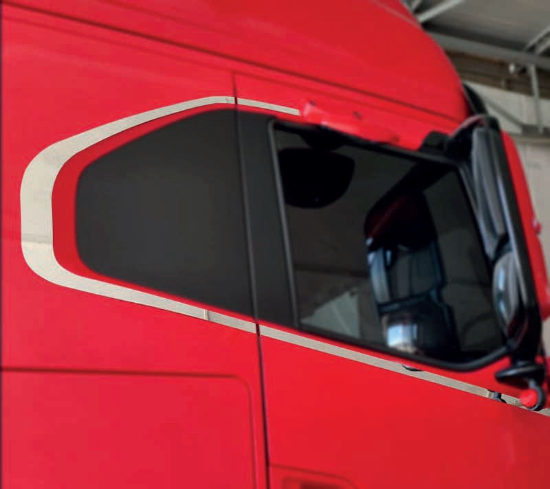 Kit d’enjoliveurs décoratifs – Encadrement de vitre de couchette et extension de porte adapté pour Iveco S-Way