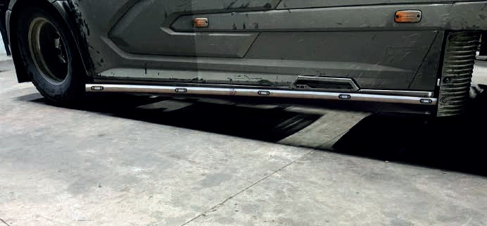 Dachspoiler-Bügelset – links und rechts mit Öffnung geeignet für DAF XG/XG+