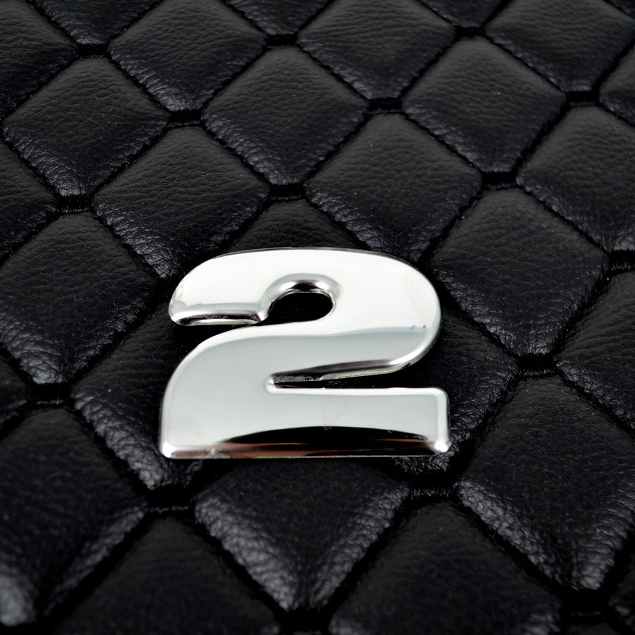 Décoration automobile chiffre métallique 2 – Pièce unitaire