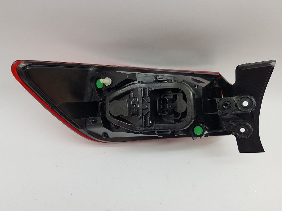 Rechtes Rücklicht geeignet für Renault Clio IV – 2012–2020, karosseriemontiert, ohne Lampenträger