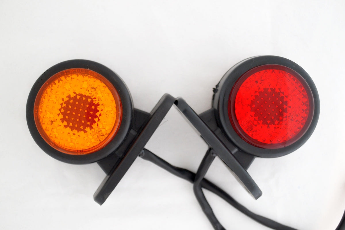 Feu de gabarit rouge-jaune, 24 V, cabochon 14 x 8 x 4,5 cm, entraxe de fixation 7 cm