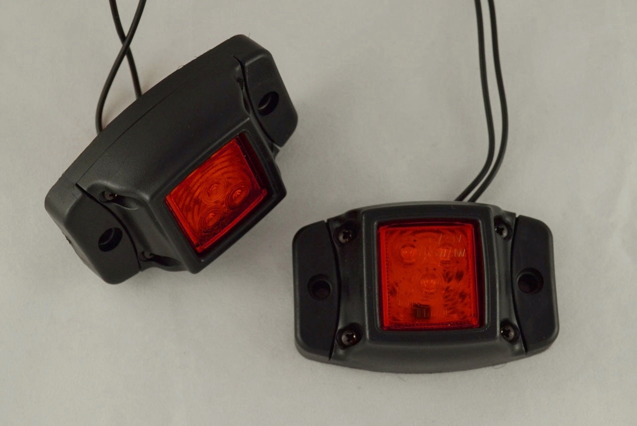 Rotes LED-Positionslicht seitlich, 3 Dioden, hoher Sockel, 12/24 V, 58 x 74 x 47 mm