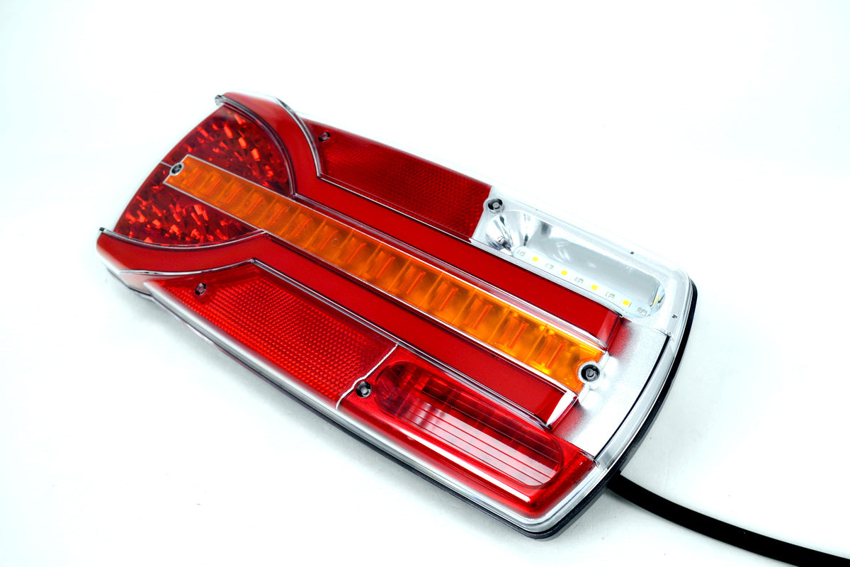 Feu arrière droit à LED, 12/24 V, 304×132 mm, clignotant dynamique
