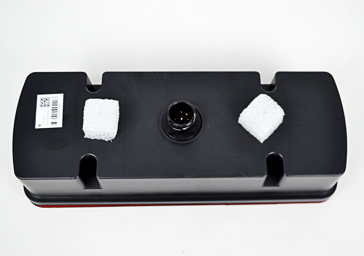 Feu arrière droit adapté pour Mercedes Atego 2004+ – 340 × 130 × 90 mm, 5 fonctions, connecteur