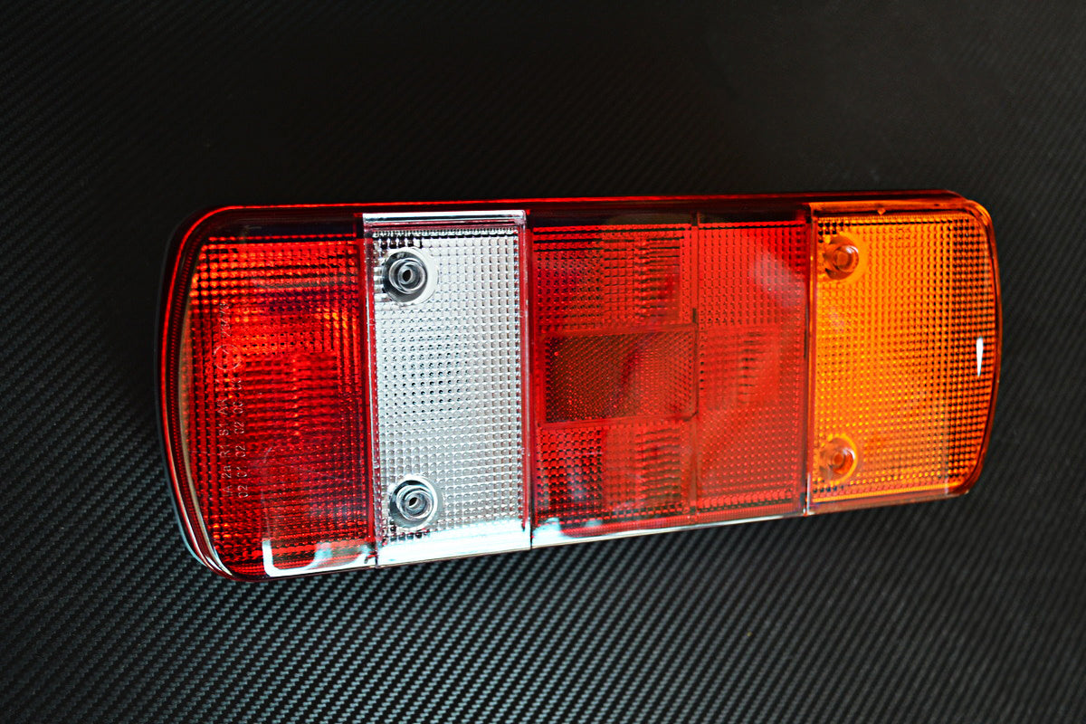 Feu arrière droit adapté pour Mercedes Atego 2004+ – 340 × 130 × 90 mm, 5 fonctions, connecteur