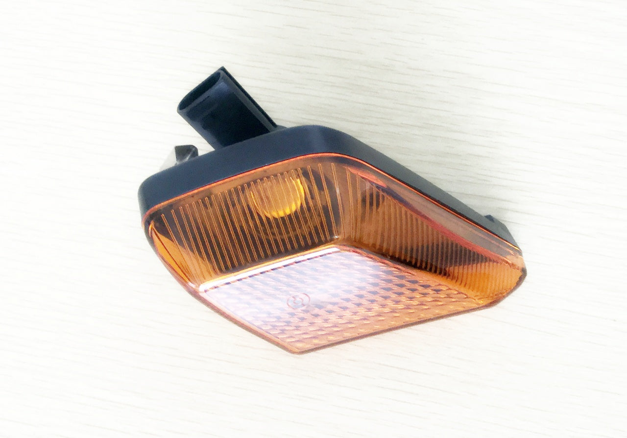 Десен мигач – подходящ за Mercedes Actros MP4, с фасунга и конектор