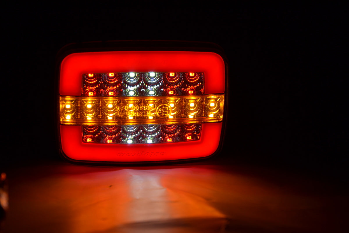 Kleine LED-Heckleuchte – 12V, 120×95×35 mm, Brems-, Schluss-, Rückfahr- und Blinkleuchte