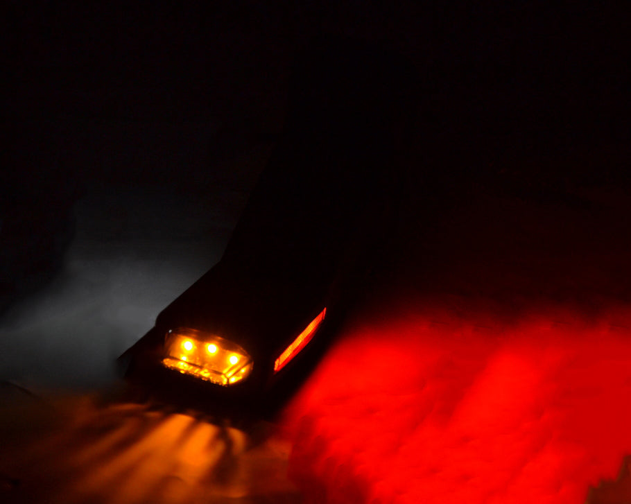 Троен LED габарит, десен „horn“ тип, червен/бял/жълт, 12/24V