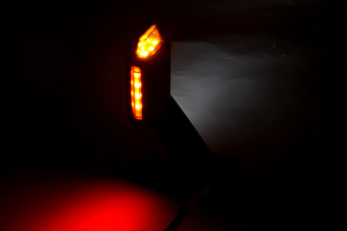 Троен LED габарит, десен „horn“ тип, червен/бял/жълт, 12/24V