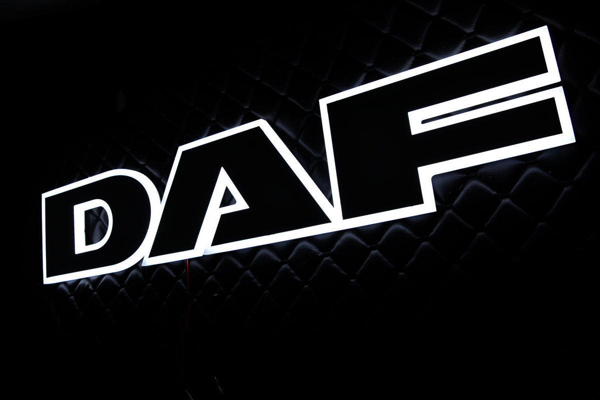 Illuminated Grille Sign Suitable for DAF Trucks – White Light, 24V, 68×13×2 cm