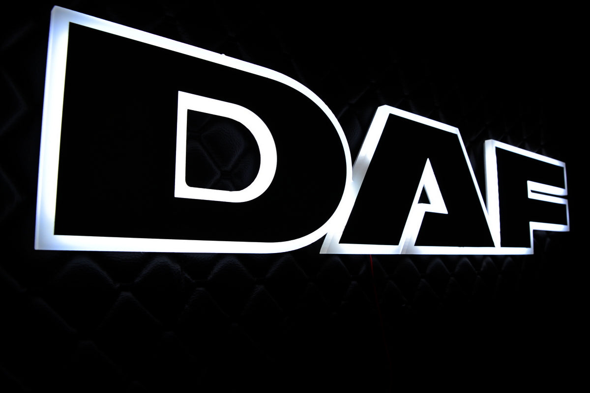 Illuminated Grille Sign Suitable for DAF Trucks – White Light, 24V, 68×13×2 cm