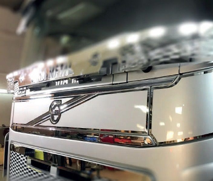 Decorative Trim Kit – Under Windshield / Above Grille Suitable for Volvo FH5