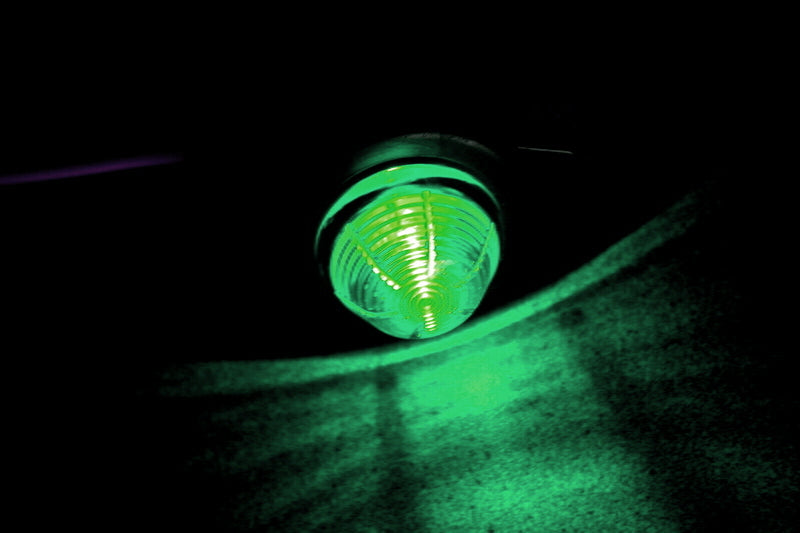 Petit feu de position LED rond vert, base noire, 12/24 V, diamètre 43 mm