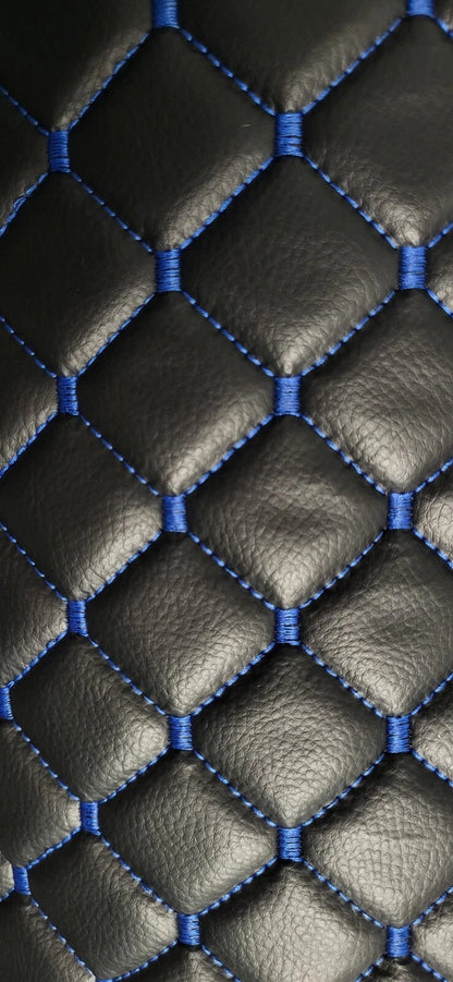 Tapis de sol en cuir synthétique (éco-cuir) noir pour conduite à droite – surpiqûres bleues adapté pour MAN TGX (2021+, sans pédale de frein au plancher ADR)