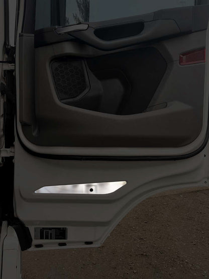 Jeu de garnitures intérieures basses de porte – adapté pour Scania S/R 2017+, acier inoxydable, gauche et droite