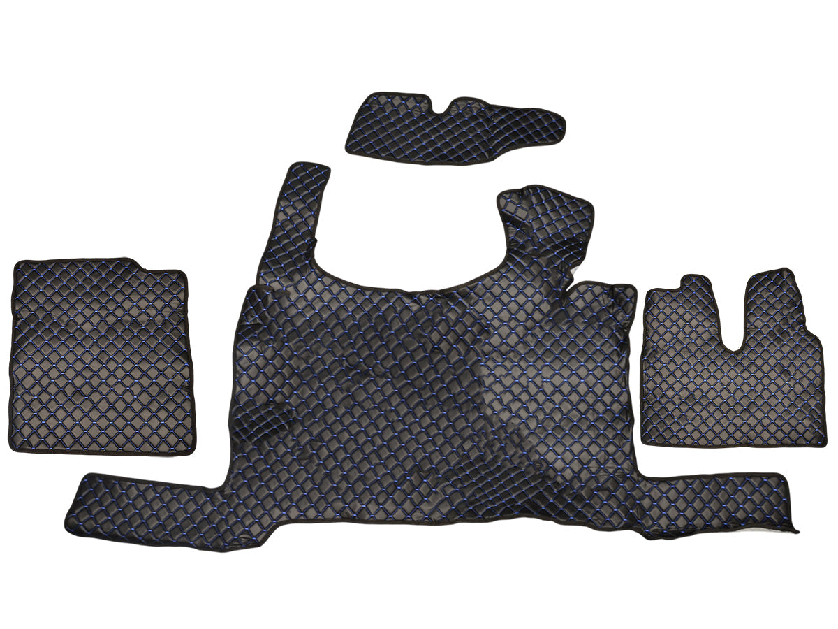 Tapis de sol en cuir synthétique (éco-cuir) noir pour conduite à droite – surpiqûres bleues adapté pour MAN TGX (2021+, sans pédale de frein au plancher ADR)