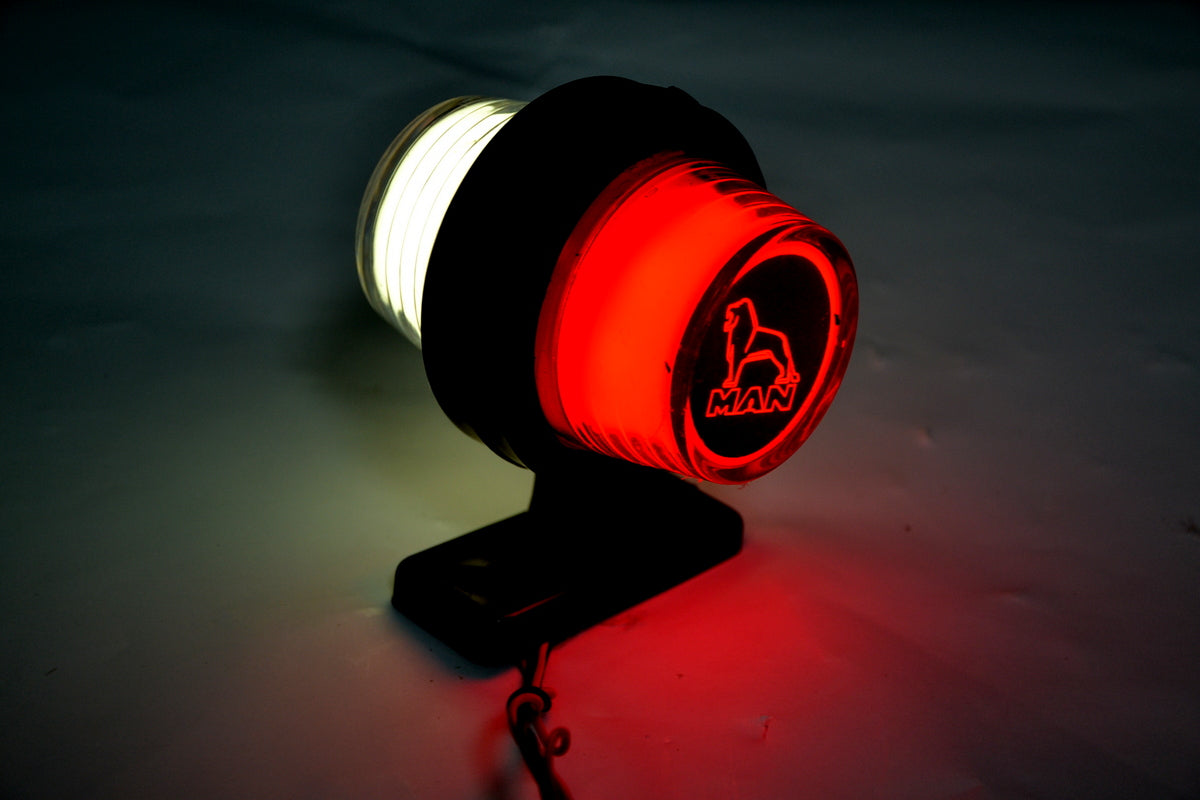 Неонова габаритна лампа – тип къс рог, червено/бяло, подходящ за MAN лого, 12/24V, 110 x 90 mm